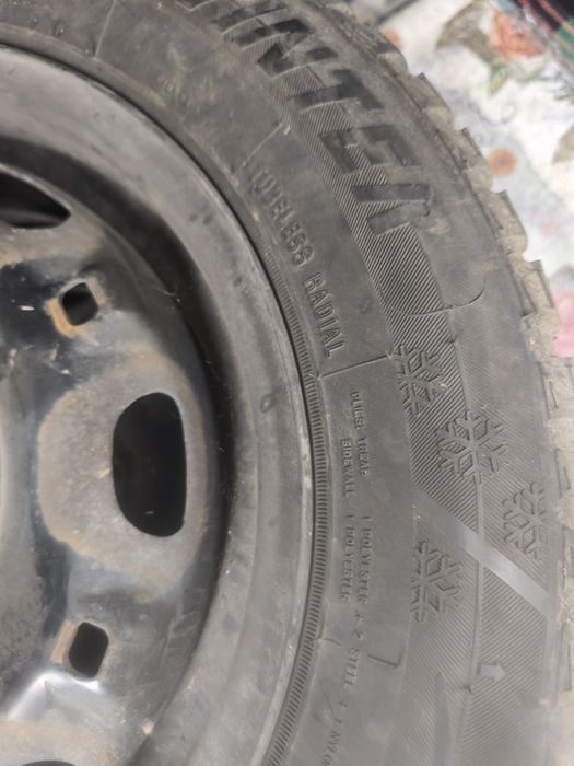 2 броя зимни гуми 175 / 65 / 14