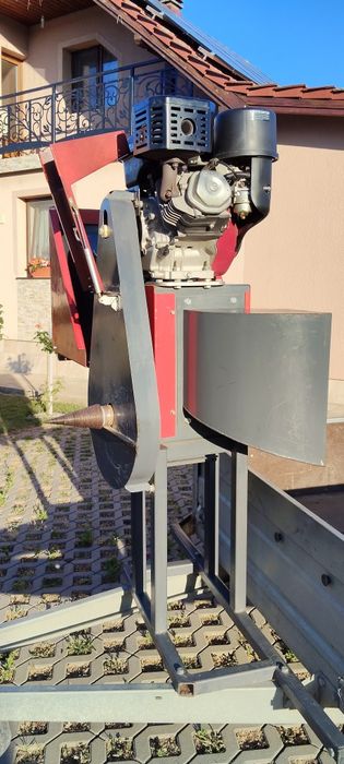 Tocatoare crengi cu motor pe benzina