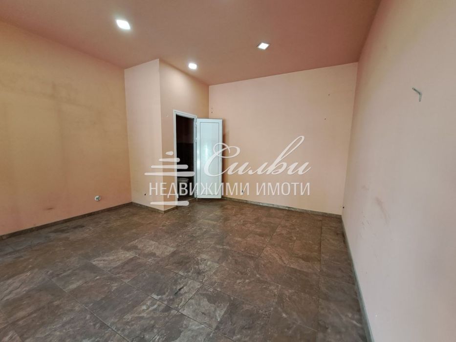 Дава се под наем Магазин в Шумен, Военно училище - 27 кв.м за 255 € - Снимка #1