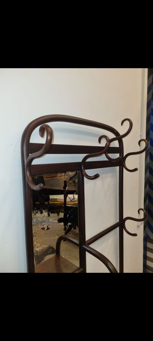 Cuier de perete Thonet.