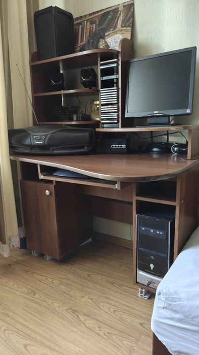 Продам компьютерный стол