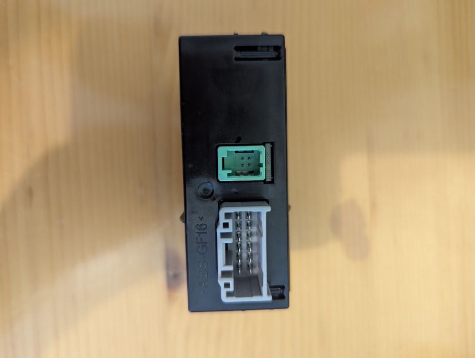 Оригинален USB HUB D09H-669U0, Mazda