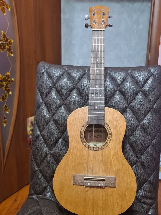 Продам укулеле новая