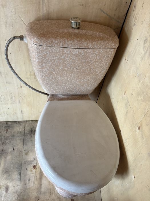 Продаю унитаз в хорошем состоянии