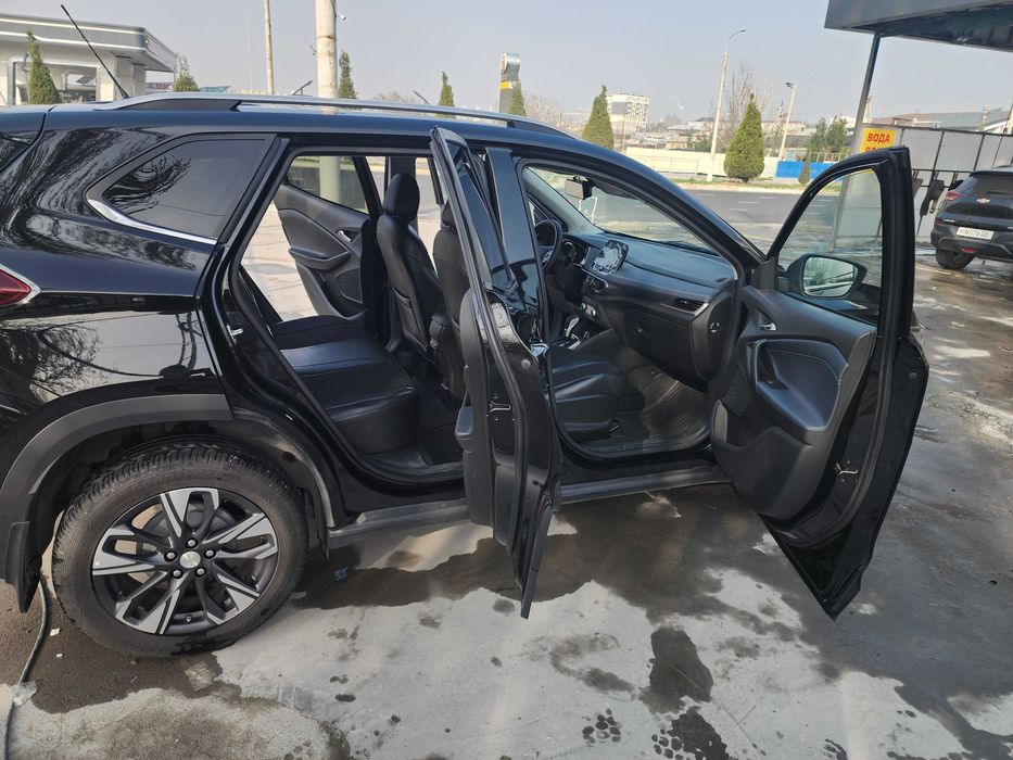 Tracker 2 Premier Srochna