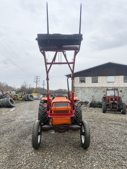 Vand tractor Fiat 540 cu incarcator frontal