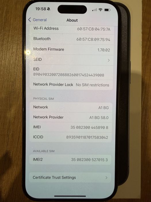 Iphone 15 pro 128gb с леко пукнат заден панел