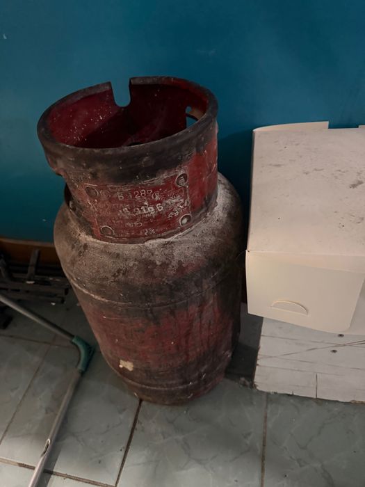 Газ баллон красный