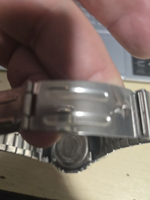 Продавъм мъжки часовник касио джи шок пълен комплек има си гаранция 21м още и сертификат за автетичност пълен комплект е