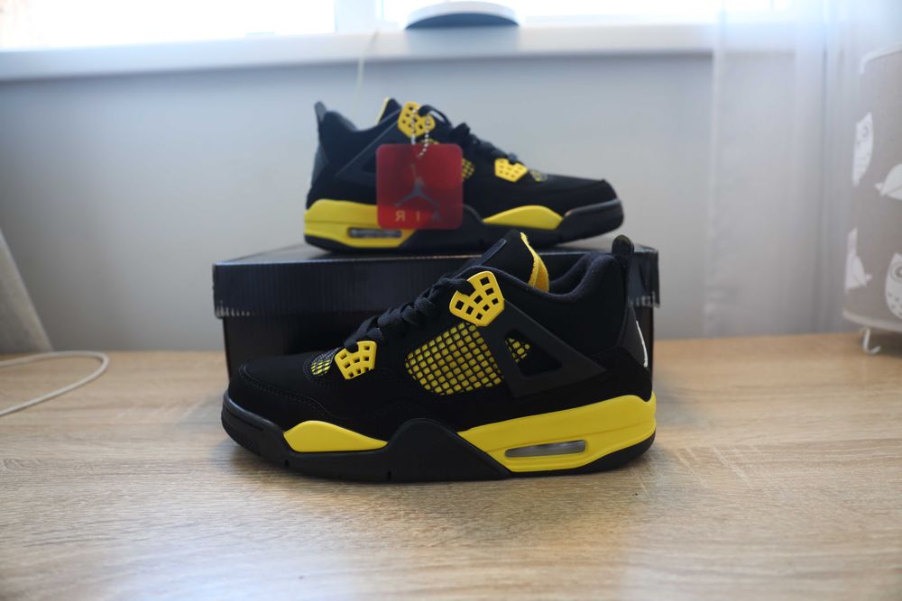 Jordan 4 Thunder   44