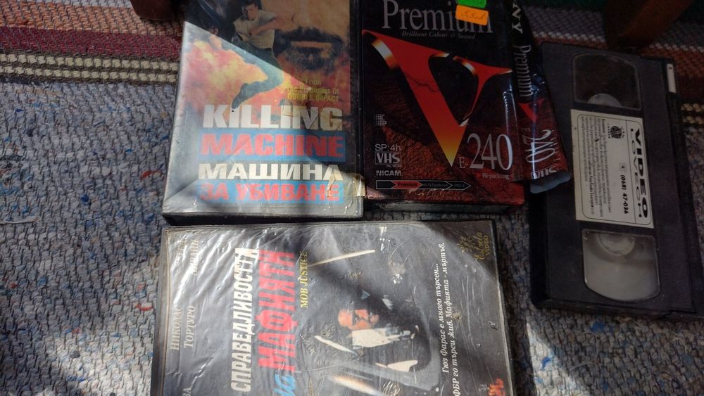 157  аудио касети,обикновенни 4 бр видео касети