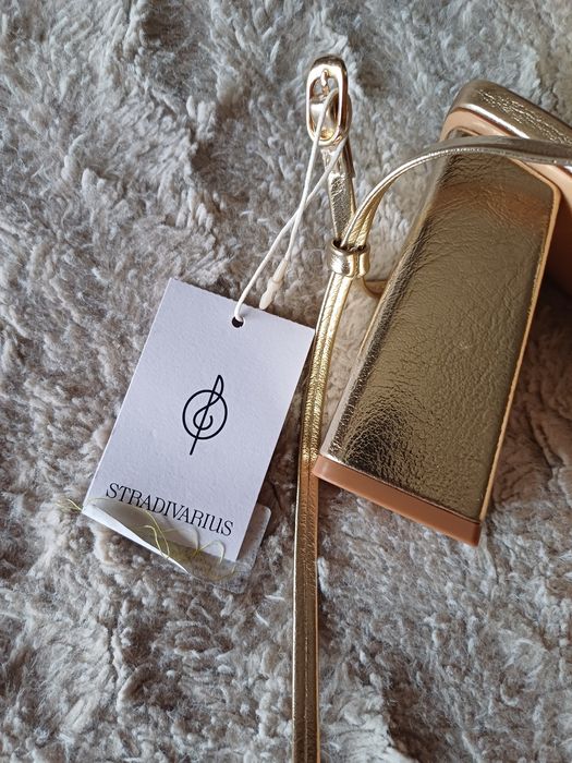 Сандали златисти на ток и платформа