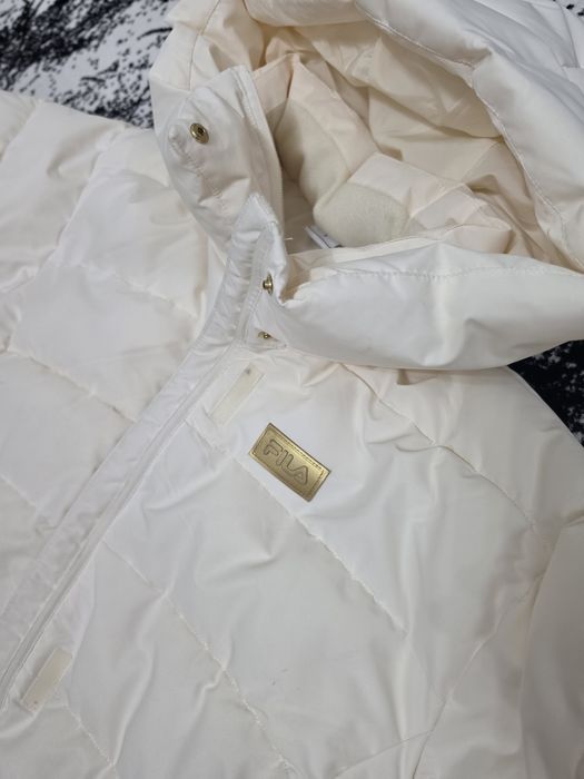 Куртка FILA в молочном цвете