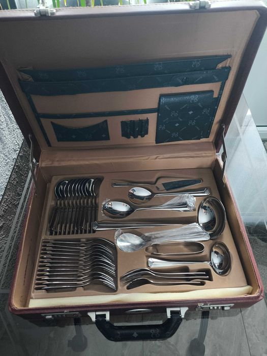 Set tacâmuri 12 persoane 72 piese in valiza.Inox 18/10.