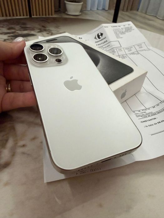 iPhone 15 pro 128GB White