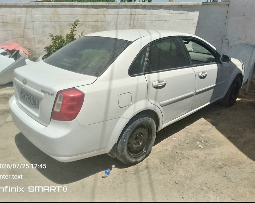 Avtomobil Lacetti