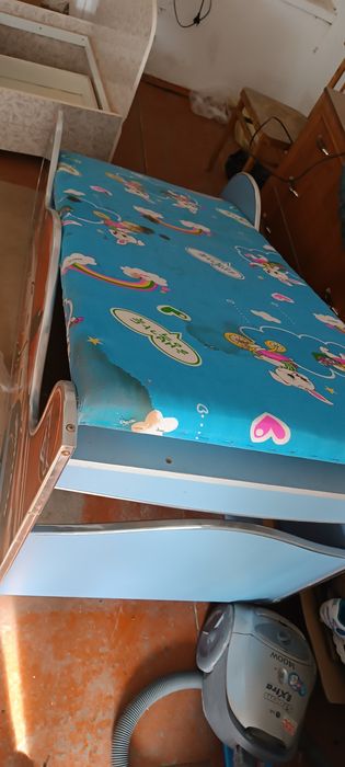 Мебель шкаф и кровать б.у