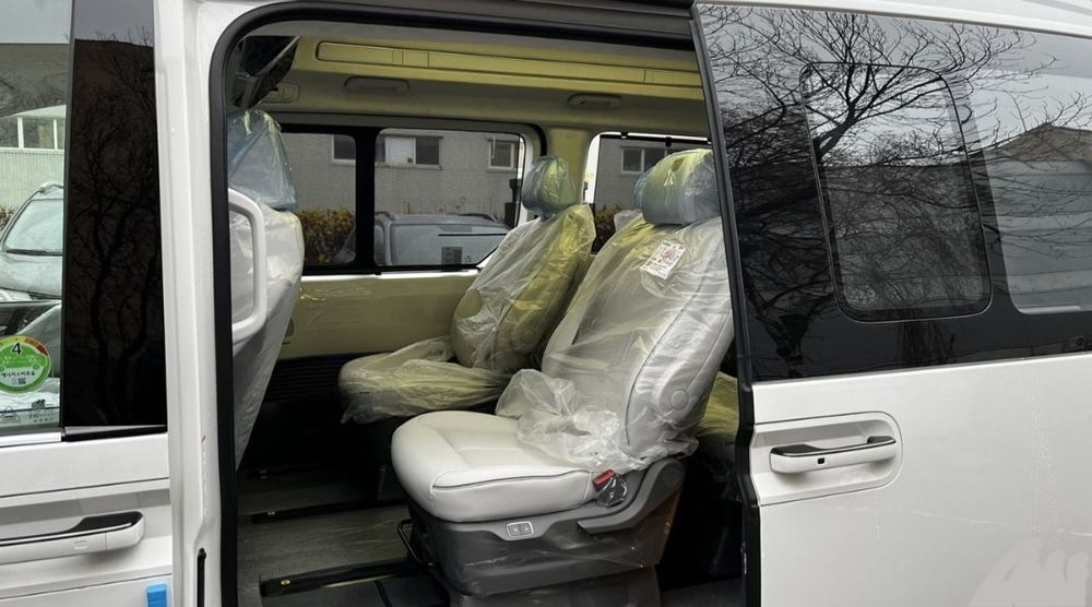 Hyundai Staria xizmati Aeroportdan Vokzaldan kutib olish va kuzatish