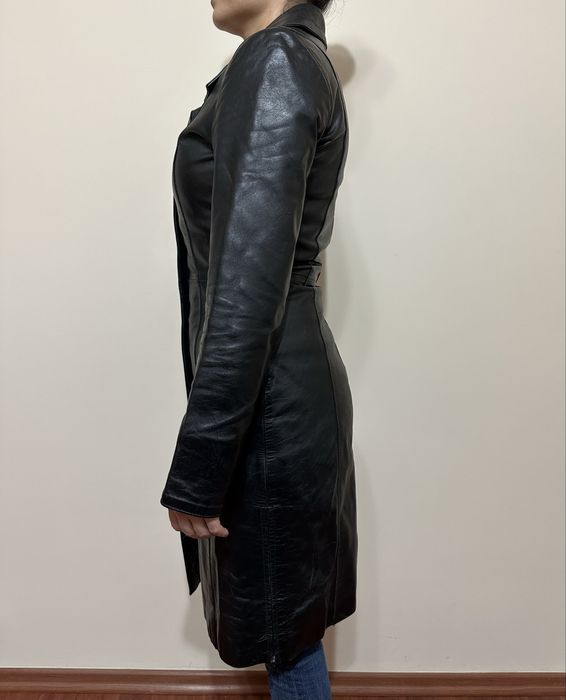 Дълго  дамско кожено манто.