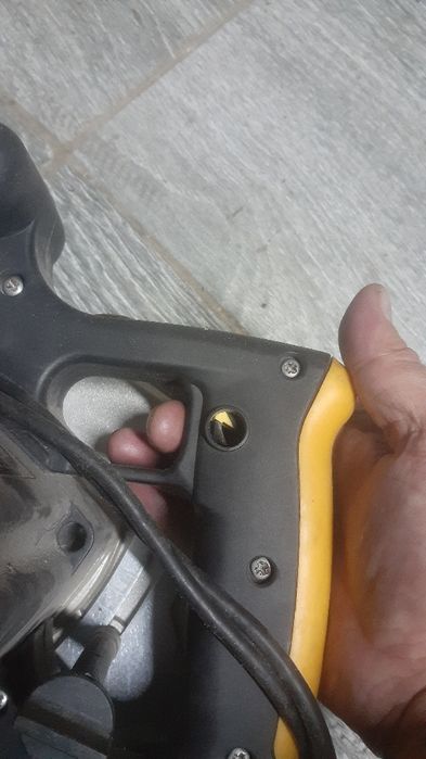 Бензиновая пила.