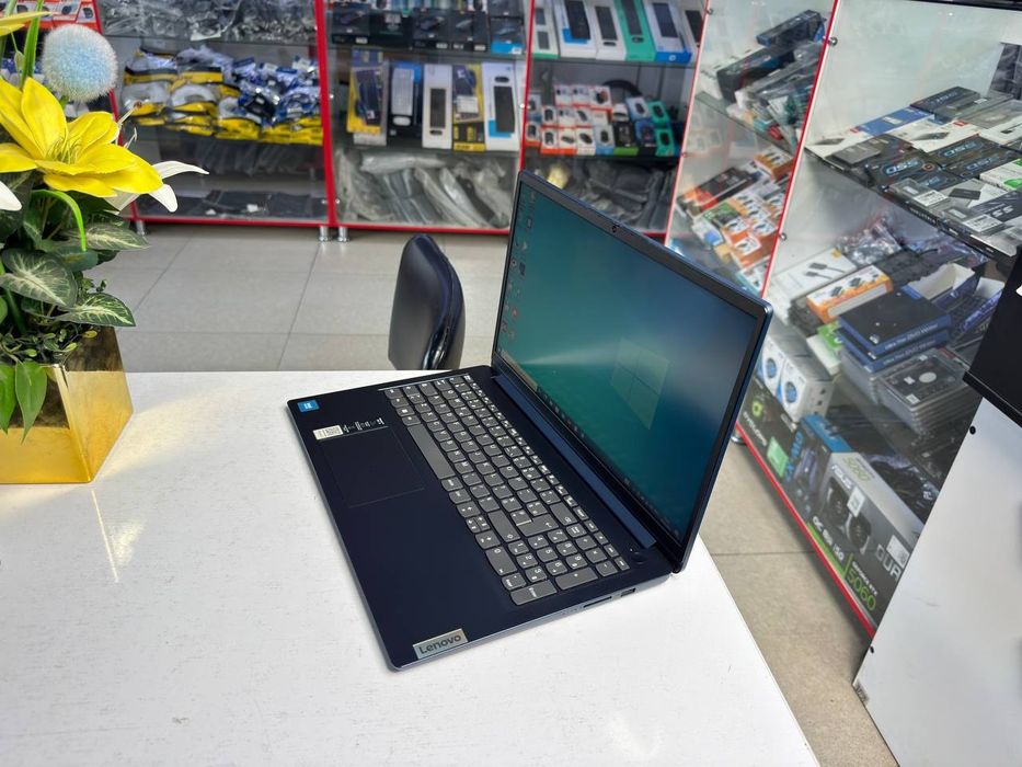 Lenovo office noutbuk seleron N4500U 8/256 SSD ideal