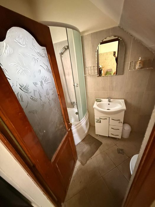 Închiriez pentru muncitori imobil etaj zona Bolyai siP+M in Sg de Mures 3 camere bucătărie baie la  3 km de spital