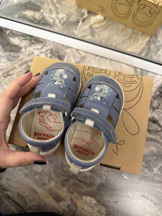 Бебешки обувки за прохождане Garvalin Barefoot — син цвят