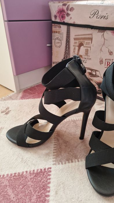 Дамски сандали на висок ток