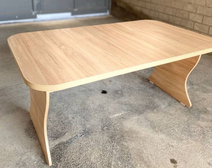 Jurnalniy stol sotiladi.