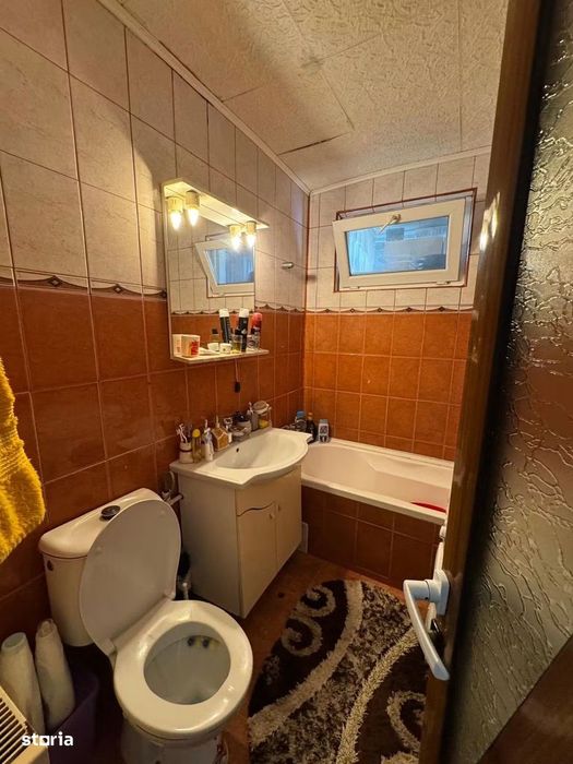 De vanzare apartament cu 2 camere si balcon, zona Cresei 50.000 euro