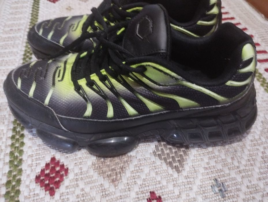 2 чифта Маратонки 42 номер