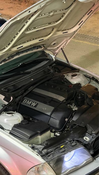 •BMW E46 2.0L 2000•
