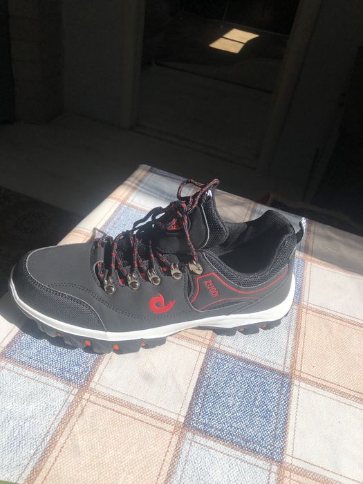 Продам кроссовки