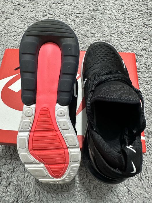 NIKE Air Max 270