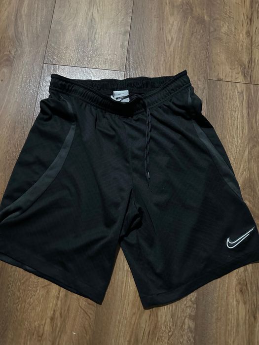 вещи , шорты поло и тд