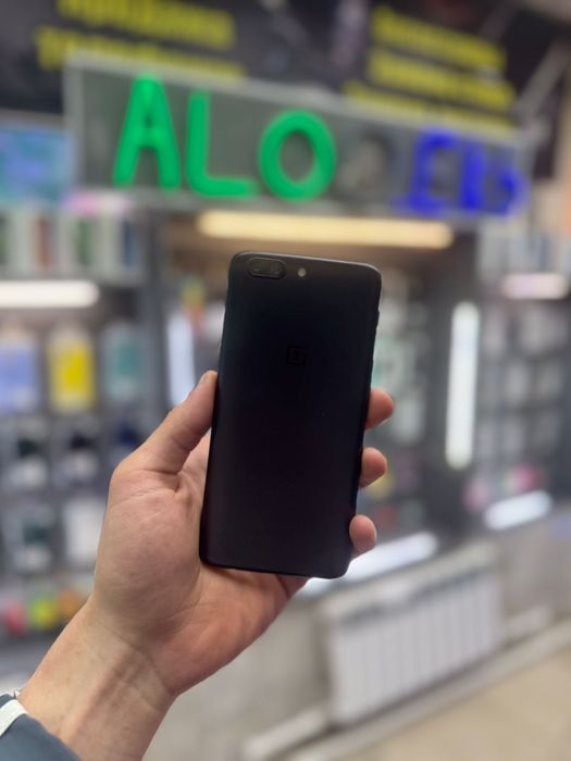 Oneplus 5+ 64gb.