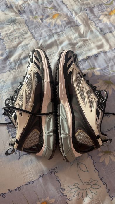 OFF WHITE Be Right Back