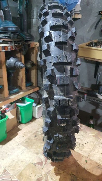 110 80 R18 Metzeler NOU