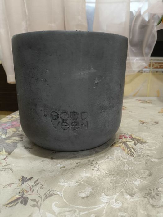Кашпо серого цвета