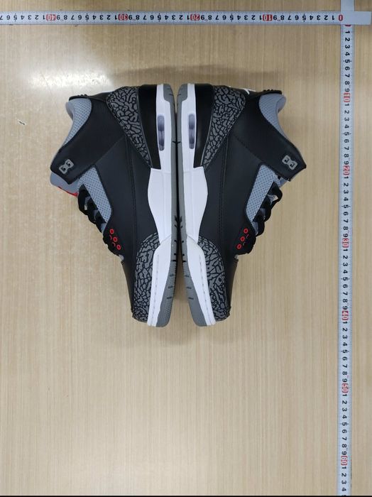 Air Jordan 3 „Black Cement