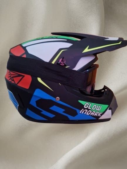 Vând cască de protectie cu Go Pro