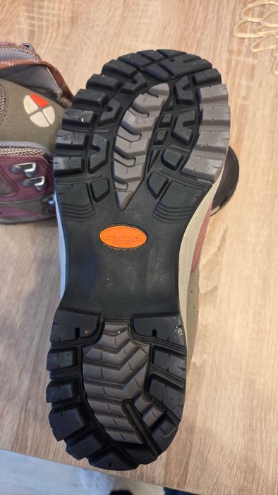 Дамски туристически обувки-нови!
