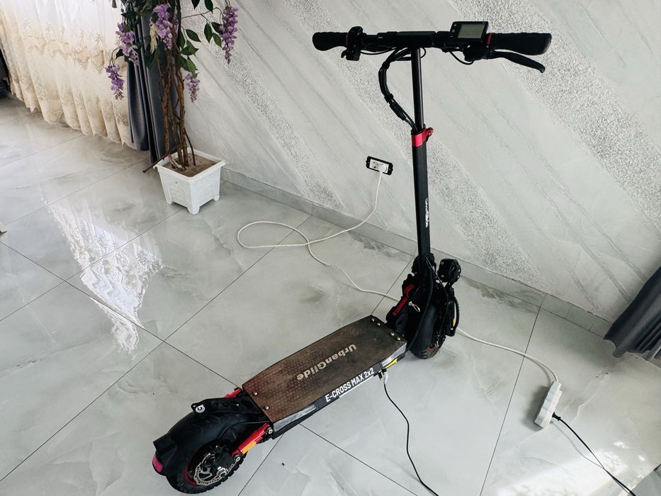Vand trotineta  E-CORSS 2X2                    45 de milioane
