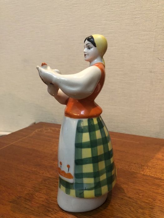 Статуетка девушка в кокошнике