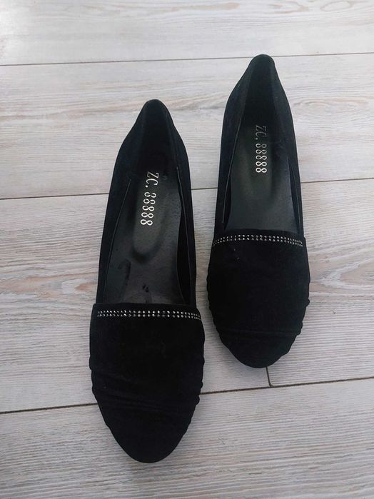 Елегантни обувки, велур