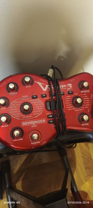 Продавам електрическа китара fender squire (stratocaster)