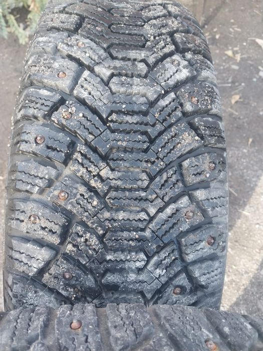 2 шины Cordiant 205 70 R15.