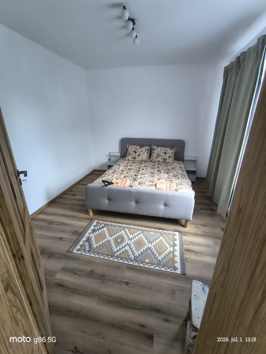 Dau in chirie,perioada 3-5 zile,casa,cu 4 dormitoare ,living,bucătărie,2 bai ,2 parcari.zona Carting-Sörpatika.g