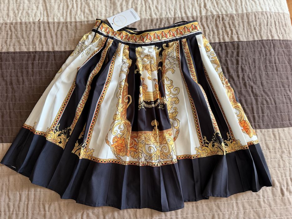 Fusta model noua cu eticheta