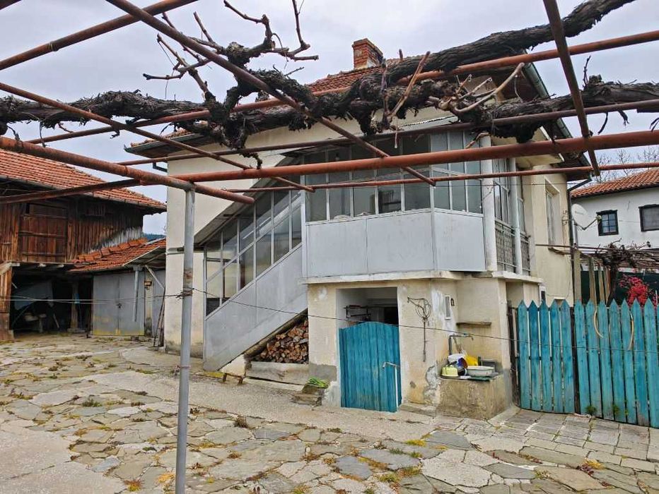 продавам къща в с.Борима, община Троян